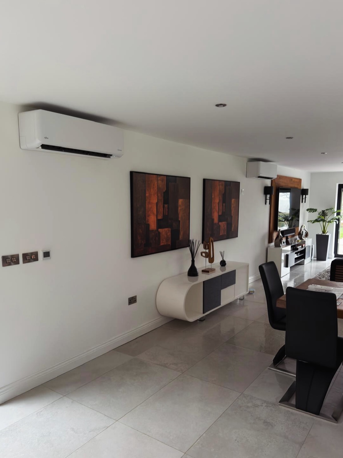 Open Plan Lounge and Kitchen